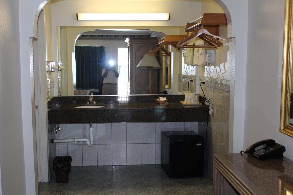 Motel Best Whittier Inn 2*