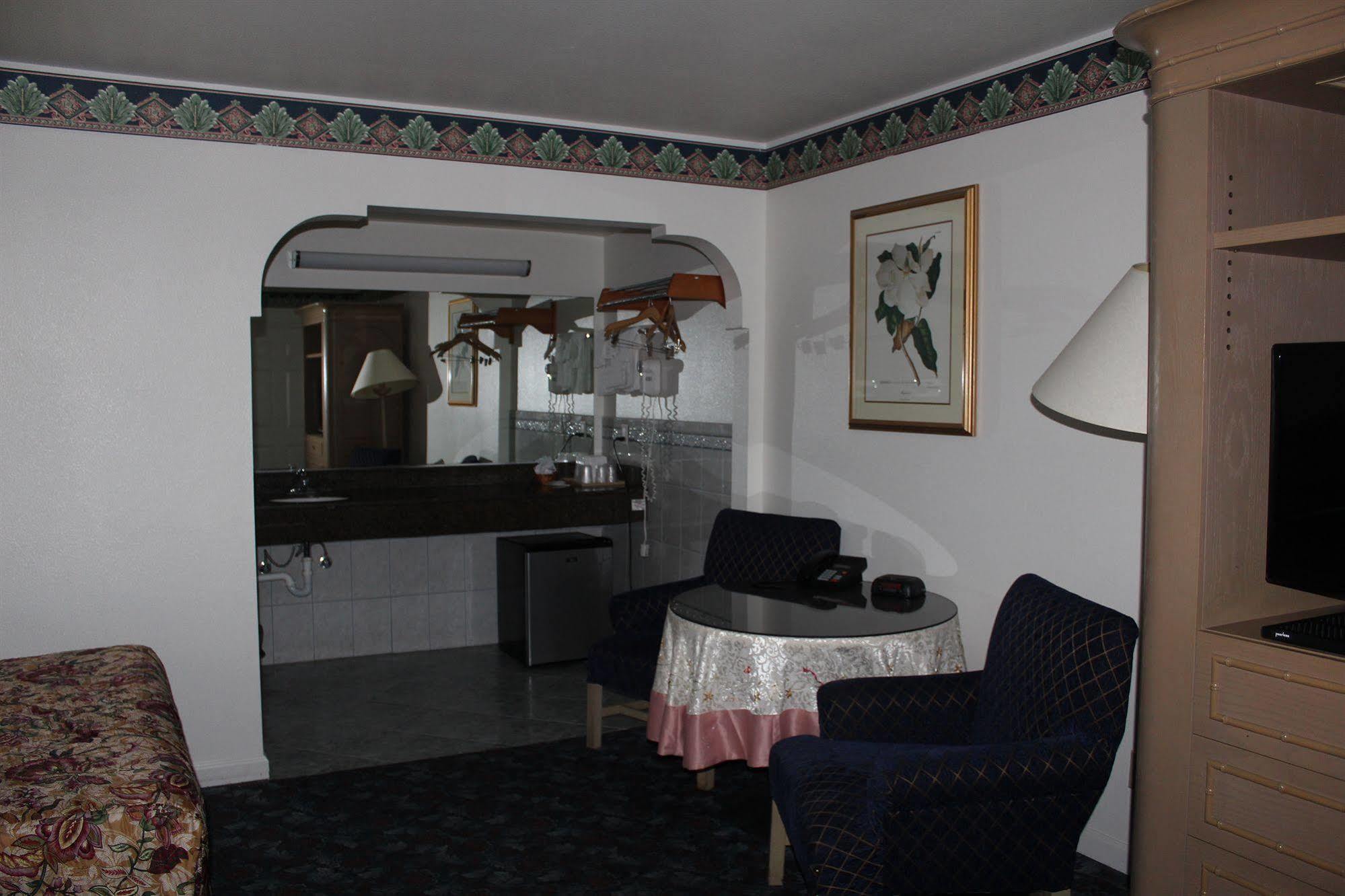 Best Whittier Inn 2*